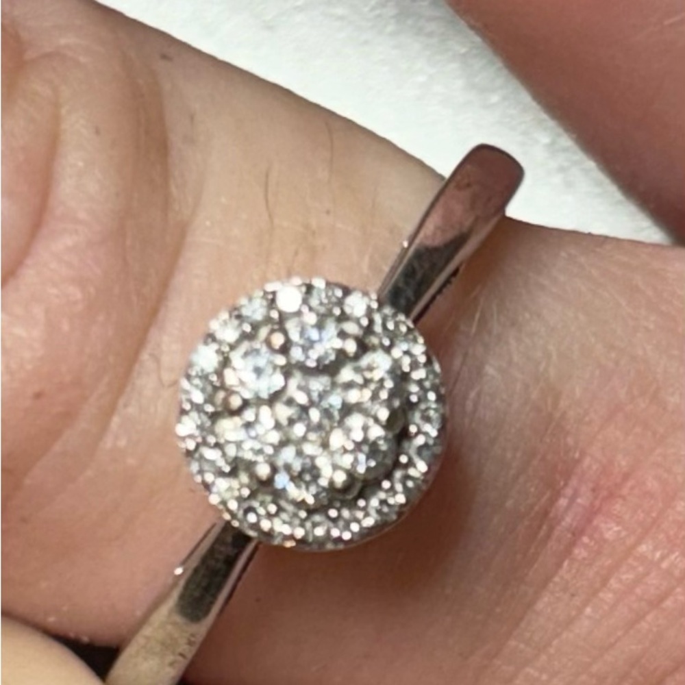 10K White Gold Diamond Ring